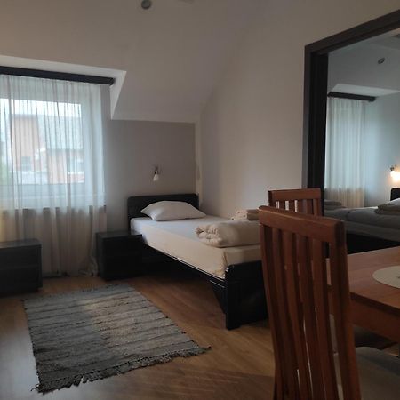 Apartments & Accommodation Stojic Novi Sad Quarto foto
