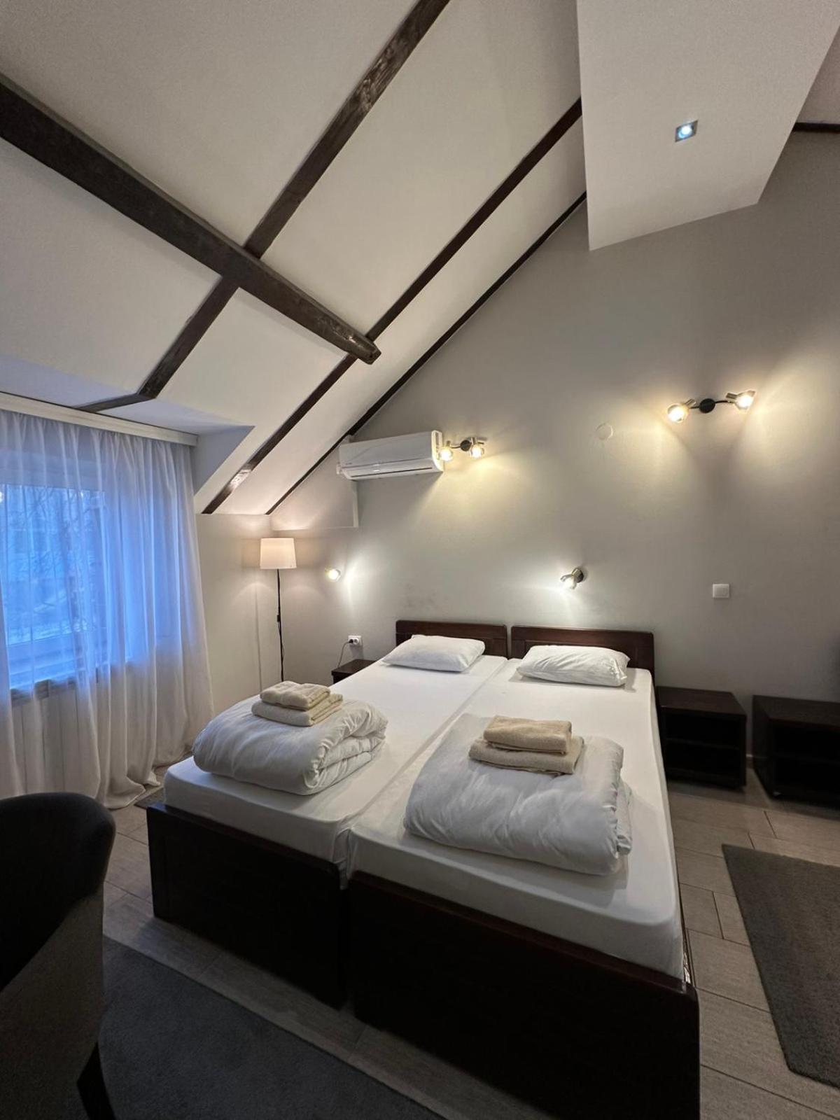 Apartments & Accommodation Stojic Novi Sad Quarto foto